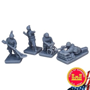 Pode incluir: Quatro soldados de brinquedo de plástico cinza em várias poses, incluindo um soldado segurando uma pá, um soldado segurando um rifle, um soldado segurando uma metralhadora e um soldado segurando uma ferramenta. Os soldados estão em pé sobre um fundo branco. A imagem também inclui um selo vermelho, branco e azul com o texto "CORPS OF ENGINEERS U.S. ARMY".
