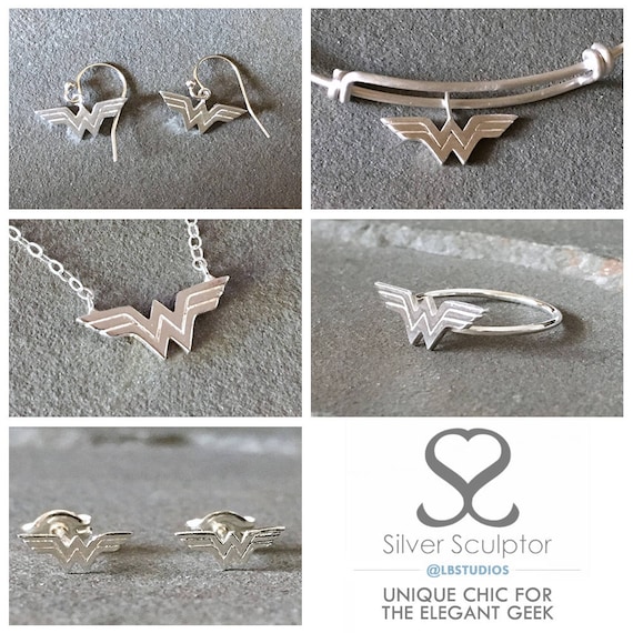 Wonder woman necklace silver sale