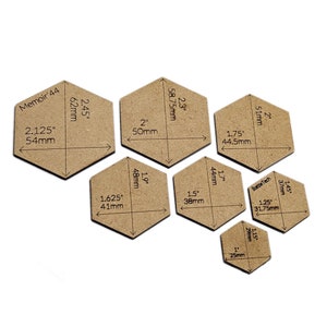 MDF Hex Tile Bordspel Schaal Assortimentpakket 7st | 1", 1,25", 1,5", 1,625", 1,75", 2", 2,125", 3 mm, 6 mm, TTRPG-landschap, RPG-zeskanten en basissen