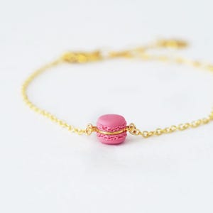 Cute Mini Pink Macaron Bracelet Kawaii Dessert Jewelry Polymer Clay Food Charm Handmade Pastel Gift for Her Sweet Accessory Christmas Gift
