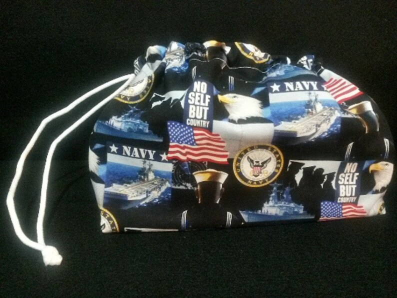interior lining Soft. Center divide to protect shoes Navy shoe bag w wine bag Flight attendant Flight crew Use for home or travel.