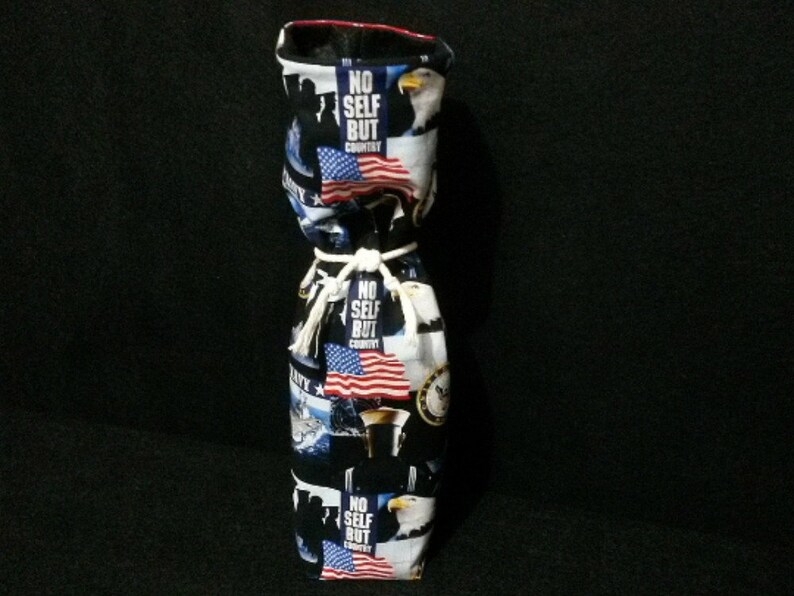 interior lining Soft. Center divide to protect shoes Navy shoe bag w wine bag Flight attendant Flight crew Use for home or travel.