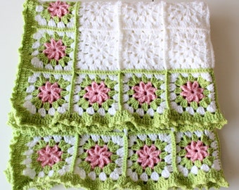 Newborn baby blanket, Granny Squares baby blanket, flower baby blanket, Baby shower gift, Stroller blanket, Baptism gift