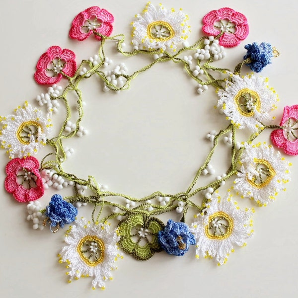 Bunte Wildblumen Halskette, Elegante Häkelkette, Oya Halskette, Blume Halskette, Gänseblümchen Halskette, Blumenmädchen Schmuck