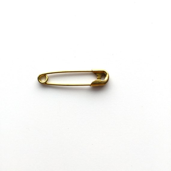 Attractive collectable Tin box of 23mm safety pins