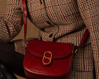 Bolsa estilo sela em couro legítimo de flor integral, bolsa de ombro curtida vegetalmente, bolsa de elegância atemporal, presente de aniversário para ela.