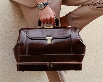 Download Moynat Wheel Bag: combine style and functionality