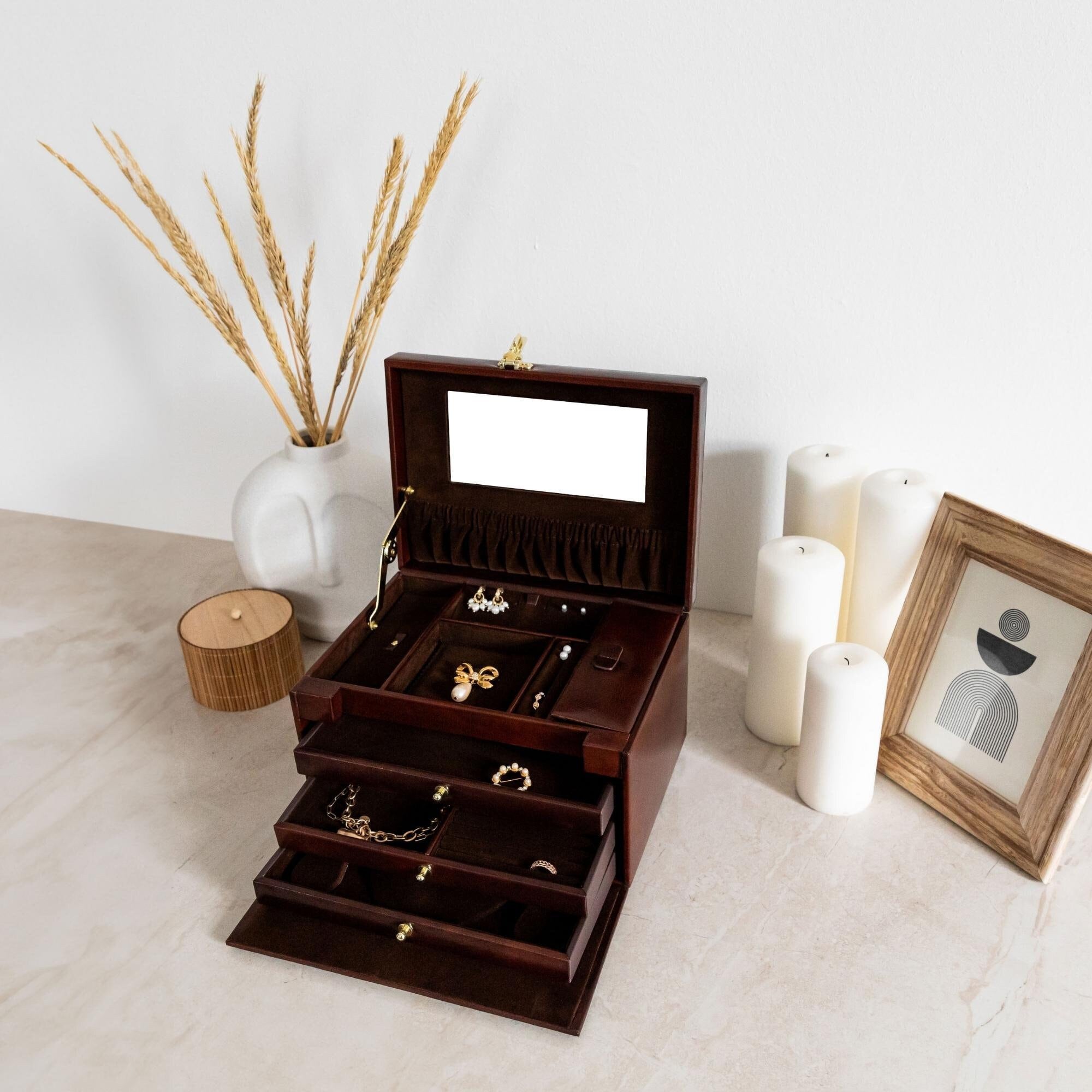 joyeros grandes originales - Buscar con Google  Mirror jewellery cabinet,  Home organization, Mirror jewelry storage