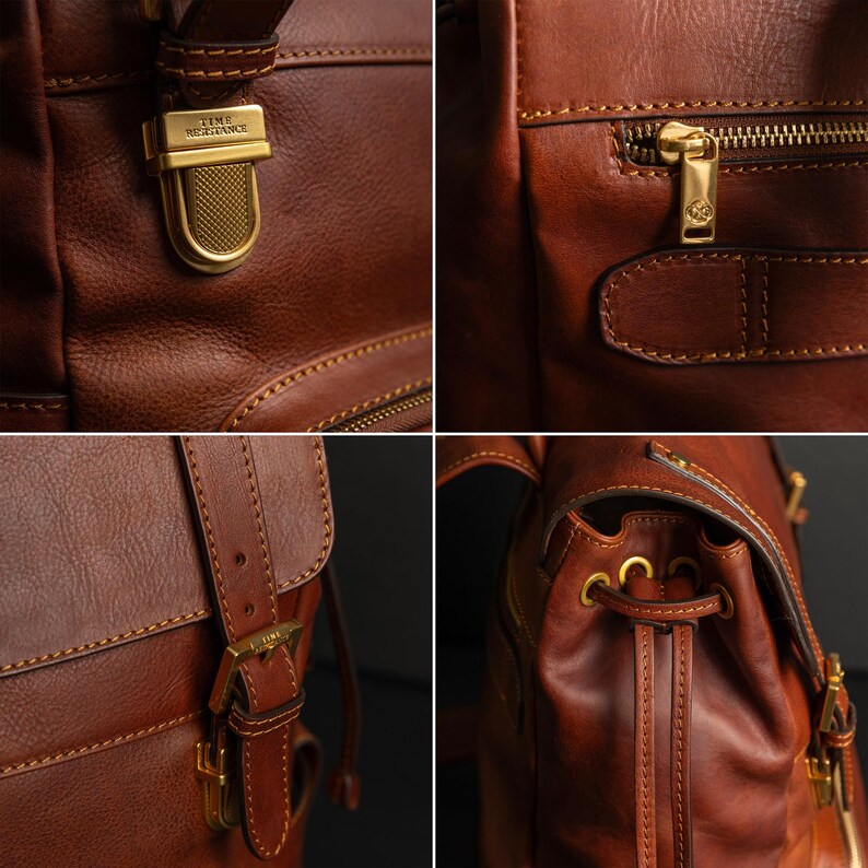 K&ouml;nnte beinhalten: Ein brauner Lederrucksack mit goldfarbenen Metallbeschl&auml;gen, darunter ein Druckknopfverschluss mit der Gravur TIME RESISTANCE, eine Rei&szlig;verschlusstasche mit Marken-Zipper sowie verstellbare Riemen mit Schnallen und Kordelzugdetails.