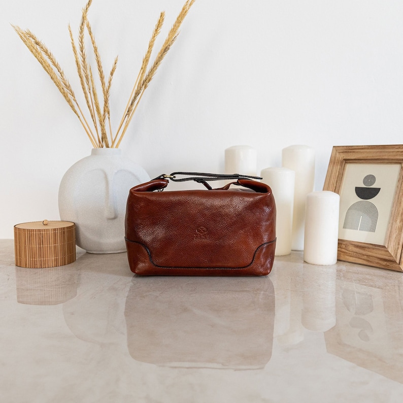 Brown Leather Toiletry Bag - Autumn Leaves - Time Resistance