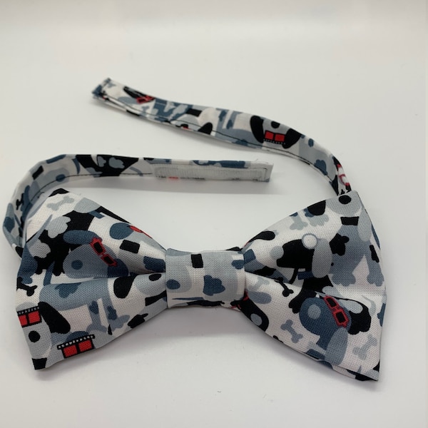 Adult bowtie - cotton - novelty themed -  puppy dog themed bowtie, fun bow tie, dogs with sunglasses, dog themed bow tie