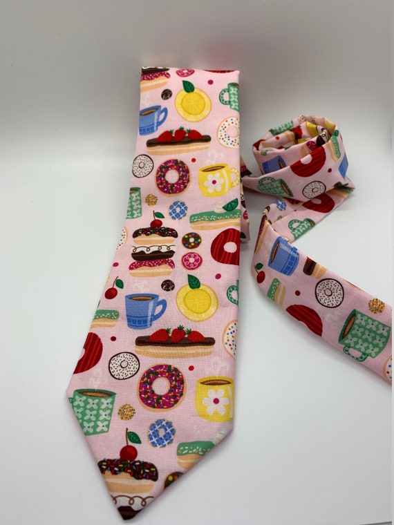 Details about   Mini Donut Lineup Tie Men's Food Neck Ties Doughnuts Necktie NWT 