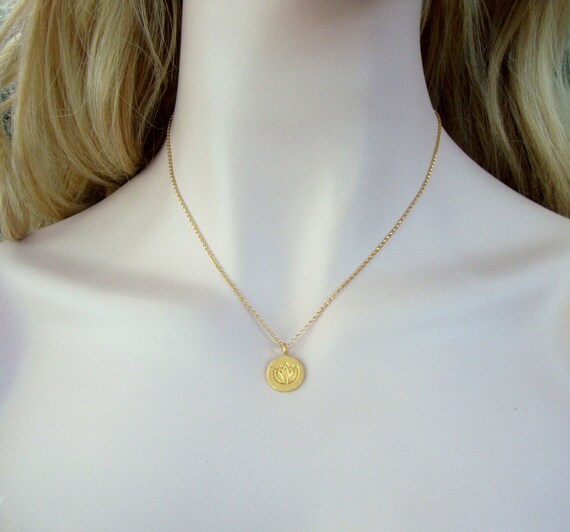 *UK* GOLD PLT LOTUS FLOWER PENDANT NECKLACE HOLLOW LEAF WATER NAMASTE YOGA CHARM *UK* GOLD PLT LOTUS FLOWER PENDANT NECKLACE HOLLOW LEAF WATER NAMASTE YOGA CHARM