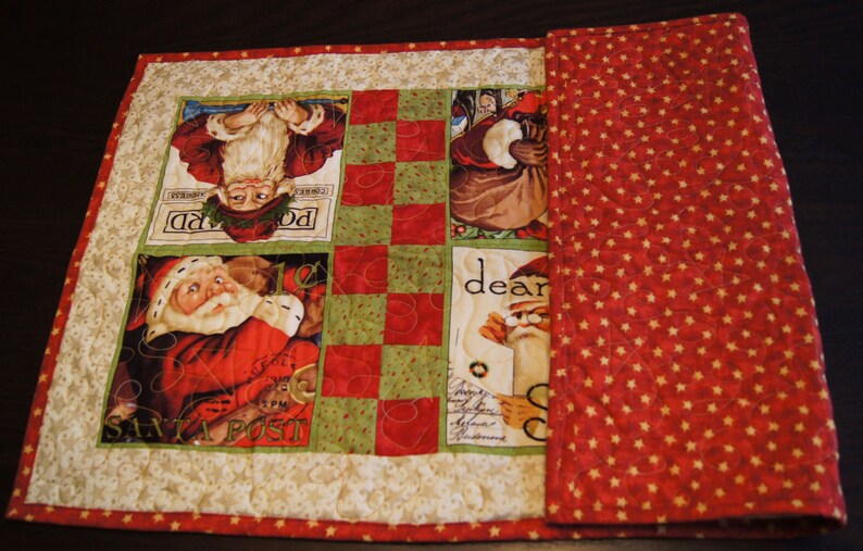 Green /& Beige Vintage Santa Design \u2013 QUILTED TABLE RUNNER \u2013 Red