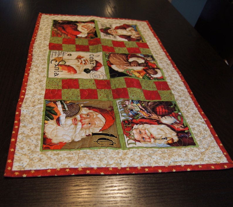 Green /& Beige Vintage Santa Design \u2013 QUILTED TABLE RUNNER \u2013 Red