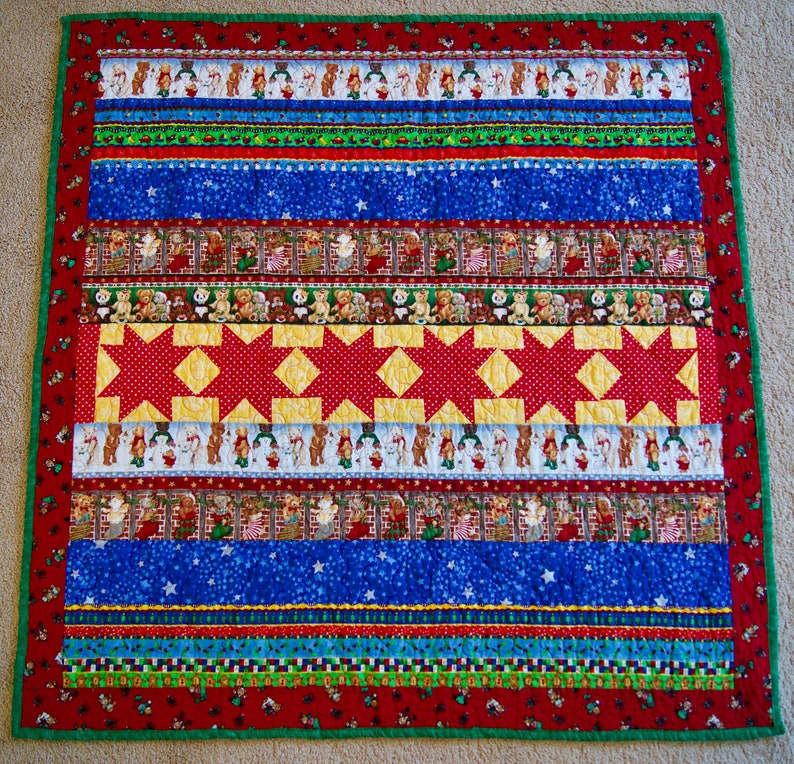 Christmas Teddy Bears \u2013 HOLIDAY LAP QUILT \u2013 Red Green and Blue