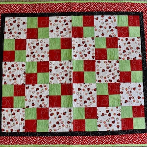 Ladybug Square Design - BABY QUILT – Red, White & Green