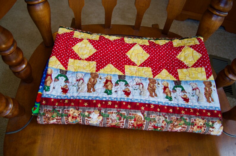 Christmas Teddy Bears \u2013 HOLIDAY LAP QUILT \u2013 Red Green and Blue
