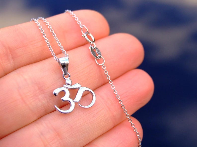 925 Sterling Silver Om Hindu Pendant Luck Karma 18/'/' Necklace With Pouch FREE UK SHIPPING