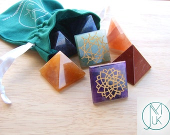 Energy Charged Crystal Pyramids 7 Chakra Set Gemstones With Pouch Healing Stone Reiki Meditation with Pouch FREE UK SHIPPING