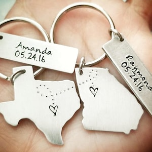 Cadeau petit ami longue distance, cadeau petite amie longue distance, porte-clés coordonnés, cadeau de départ, idée cadeau relation longue distance