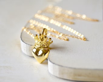 18k Gold Irish Claddagh Necklace Pendant Necklace on 18 Inch 14k Gold Filled Chain Minimalist Jewelry Wedding Mothers Day Gift
