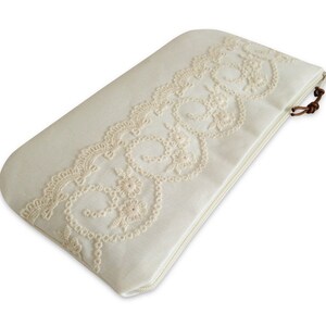 Clutch, Ivory with beige tip bow image 3