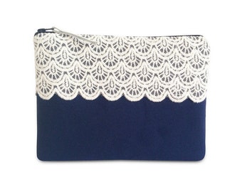 Clutch, blau mit weißer Spitze Nr. 12