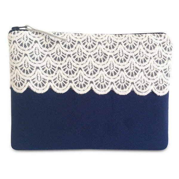 Clutch, blau mit weißer Spitze Nr. 12