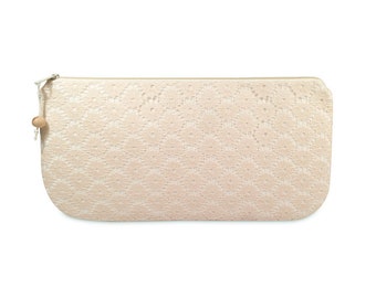 Clutch, Ivory mit beiger Blumenspitze 3