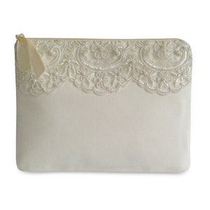 Clutch, Ivory mit Blumenspitze & Perlen Bild 1