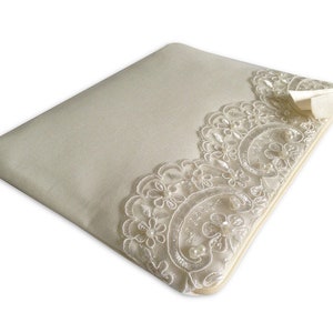 Clutch, Ivory mit Blumenspitze & Perlen Bild 2