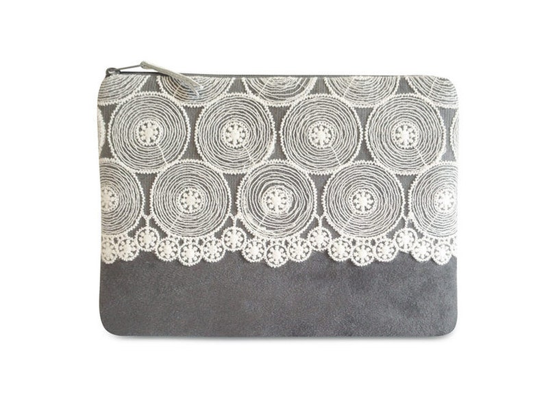 Clutch, Wildlederimitat grau mit Spitze Nr. 1 Bild 1