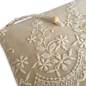 Clutch, Wildlederimitat Beige mit beiger Spitze Nr. 4 Bild 3