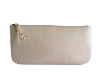 Clutch, puristic artificial leather meets mother-of-pearl