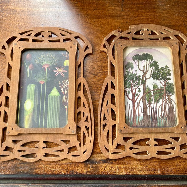 Rare pair of large Arts and Crafts wooden photo frames with fret work patterns to front from 1910 - 23 x 16 cm - no easel backs some damage
