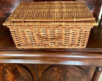 Good size vintage wicker picnic hamper in good condition size 43 cm long x 31.5  cm deep x 19 cm tall. - perfect gift !