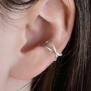 Orecchini incrociati - piercing finto - gioielli femminili e firmati - gioielli in argento sterling 950 - orecchio a polsino