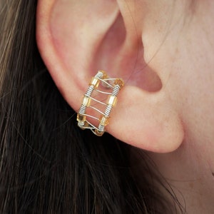 Bague d'oreille minimaliste en argent et perles jaunes