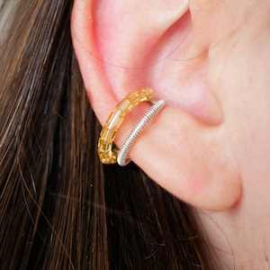 Bague d'oreille minimaliste en argent et perles jaunes