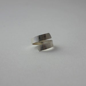 Sterling silver serpentine ring Minimalist image 4