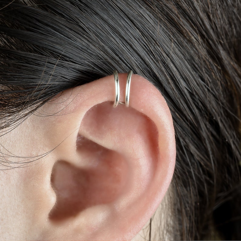Petite bague pour le haut d'oreille en argent sterling 950 faux piercing bijou design et minimaliste pour femme image 1