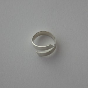 Sterling silver serpentine ring Minimalist image 6