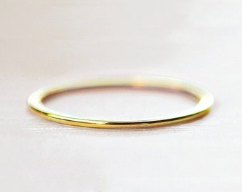 Può includere: Un anello semplice in oro.