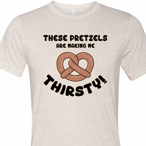 Diese Brezeln machen mich durstig Tri Mischung Crewneck T-Shirt PRETZEL-C3413