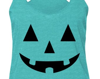 Może przedstawiać: Turkusowa bluzka bez rękawów z nadrukiem czarnej twarzy jack-o'-lantern. Tekst "Tahiti Blue" jest nadrukowany pod grafiką.