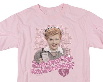 I Love Lucy sabe a camisas rosa caramelo