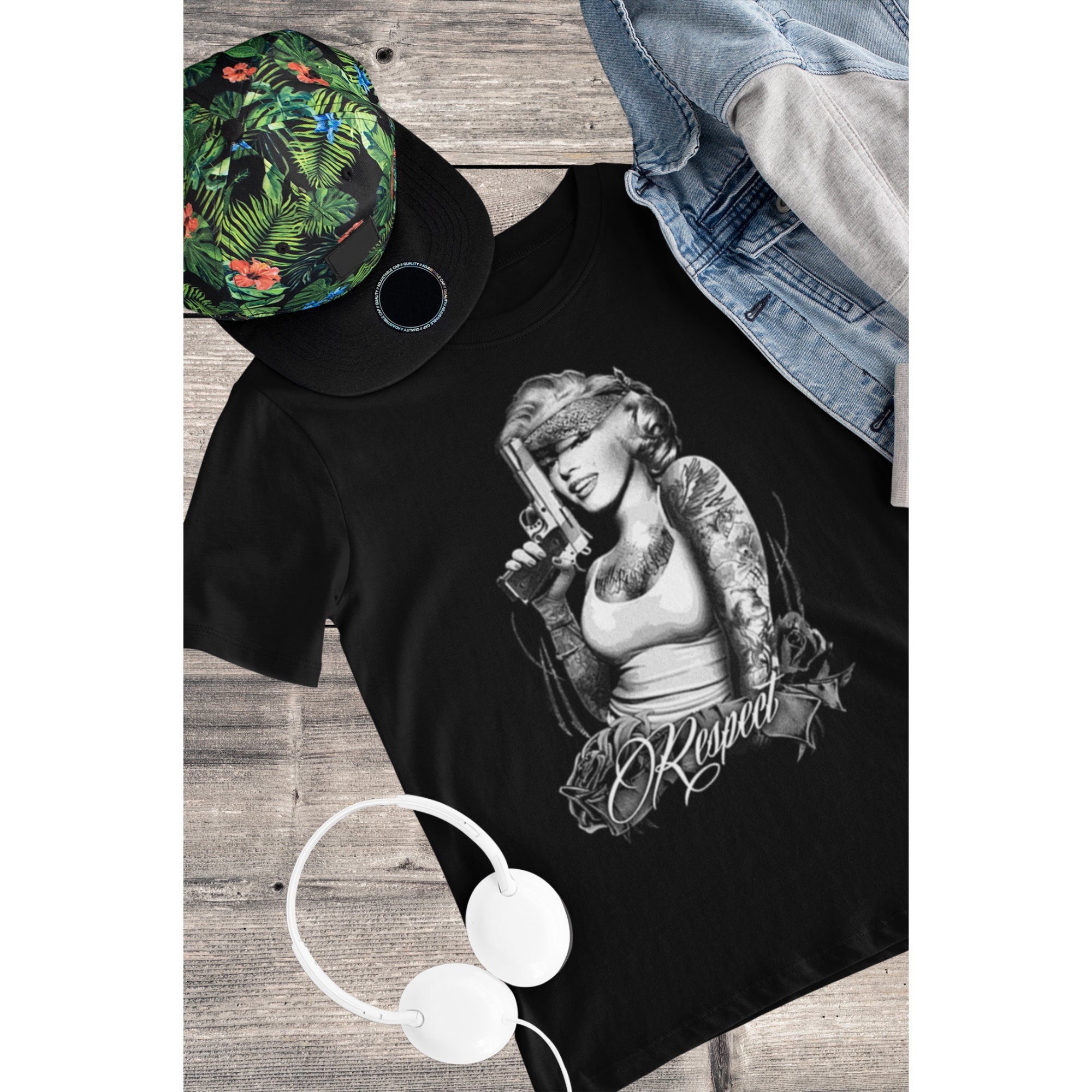  Marilyn Monroe Marilyn Respect V-Neck T-Shirt : Clothing, Shoes  & Jewelry