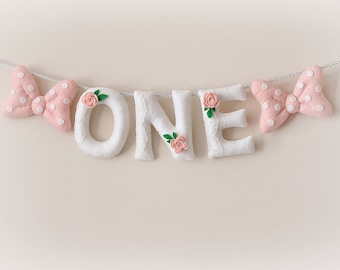 Baby wall art, name sign, Bows nursery decor, felt name banner, personalized gift, felt letters, baby gift, baby shower, baby name garland