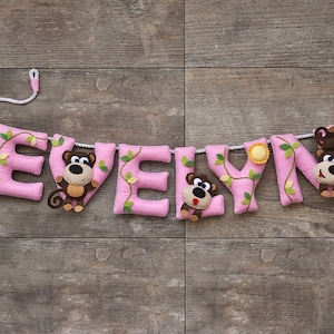 Bandera del nombre del fieltro, rosa del mono, decoración de la guardería, regalo personalizado, cartas de fieltro, regalo del bebé, habitación del niño, guirnalda del nombre del bebé, nombre del fieltro personalizado